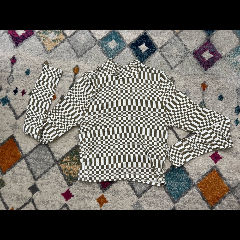 Checkered long sleeve crop top